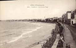 VINTAGE POSTCARD St Malo Main beach