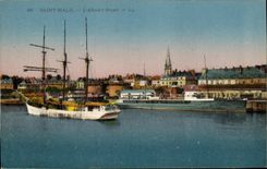 VINTAGE POSTCARD Holy Malo L Before Port Boats