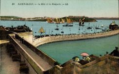 CPA Saint Malo Le Mole et les Remparts Bateaux