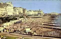 VINTAGE POSTCARD Eastbourne the large beach DNA parades