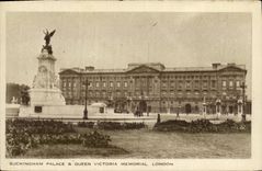VINTAGE POSTCARD Buckingham Palace Queen Victoria London Memorial