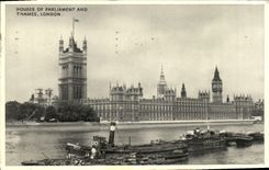 VINTAGE POSTCARD Houses Off Parliament And Thames London Boat