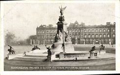 VINTAGE POSTCARD London Buckingham Palge Queen Victoria Memorial Rules