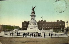 VINTAGE POSTCARD London Buckingham Palace Queen Victoria Memorial