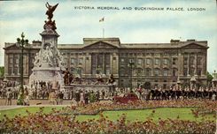 VINTAGE POSTCARD London Victoria Memorial And Buckingham Palace