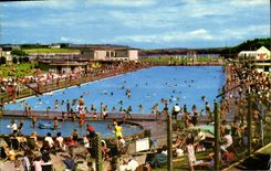 VINTAGE POSTCARD The Knap Bathing Pool Barry Island