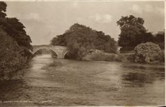 VINTAGE POSTCARD Bridge and To rivet Ilkley