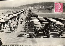 CPM Deauville Le Bar du Soleil et Les Planches