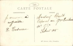 CPA Versailles Chateau et Place d Armes un Jour de Revue Militaria