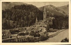 VINTAGE POSTCARD Lourdets Seen D Together of the Basilica