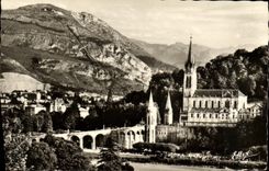 CPA Lourdes La Basilique Vue De Cote et le Pic