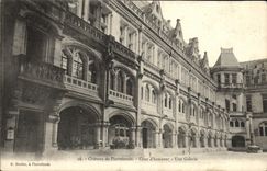 Castillo de la POSTAL de la VENDIMIA del honor de la corte D de Pierrefonds una galeria