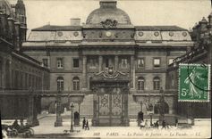 VINTAGE POSTCARD Paris Law courts the Frontage