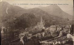 CPA Lourdes Vue generale sur la Basilique et la Route de Pau