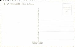 CPM La Normande Cour de Ferme Vaches
