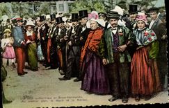 CPA Une noce authenique en Basse Normandie La Mariee et le marie Folklore 