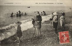 CPA Sur les Plages Normandes La Vague Enfants