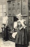 CPA En Bretagne Autour du Lit Clos Femme Folklore