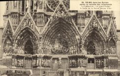 CPA Reims dans les Ruines apres la retraite des Allemands