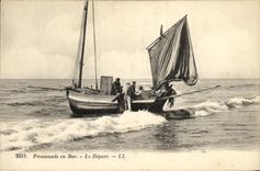 VINTAGE POSTCARD Walk at sea the Departure Boat