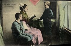 CPA A Vie a la Ferme La Recitation Femme Enfants