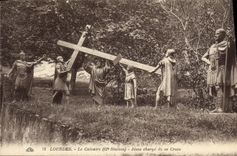 CPA Lourdes Le Calvaire Jesus charge de sa Croix