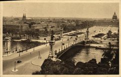 CPA Paris En Flanant Le Pont Alexandre lll et l Esplanade des lnvalides