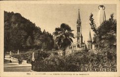 CPA Lourdes La Vierge Couronnes et la Basilique