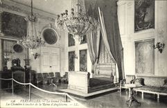 CPA Versailles Le Grand Trianon La Chambre a Coucher de la Reine d Angleterre