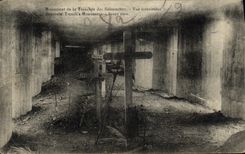CPA Monument de la tranchee des baionnettes Vue interieure Militaria 