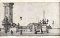 VINTAGE POSTCARD Paris Pvlones Of the Bridge Alexandre III