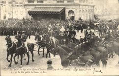 CPA Paris Le Roi et la Reine D Italie Le roi quitte la gare 