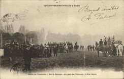 VINTAGE POSTCARD the Sovereigns D Italy has Paris Revue of Vincennes On the lawn With the foot of the platforms L State major