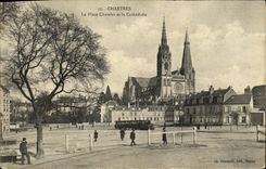 CPA Chartres La place Chatelet et la cathedrale Train