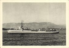 VINTAGE POSTCARD Boat Sprinkler of nets Gladiator