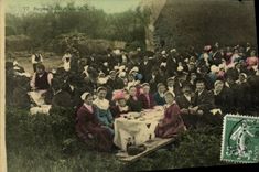 CPA Fantaisie Femmes Repas de Noel Folklore 