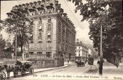 VINTAGE POSTCARD Lyon It course of midday Large Hotel Terminus