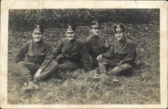 CARTE PHOTO Soldats Militaria numero 7 sur le kepi 
