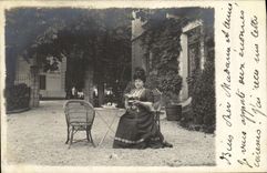 CARTE PHOTO Femme Bourgeoise buvant le the