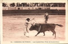 VINTAGE POSTCARD Sport Spain Bullfight Toro Bull the banderillas Installation of banderillas