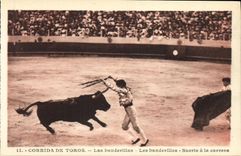 VINTAGE POSTCARD Sport Spain Corrida Toro Taureau the Suerte banderillas with will square