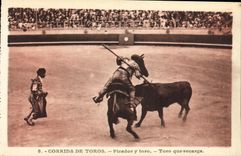 CPA Sport Espagne Corrida Toro Taureau Picador y toro Toro que recarga