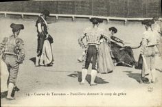 VINTAGE POSTCARD Sport Spain Bullfight Toro Puntillero Bull giving the death blow