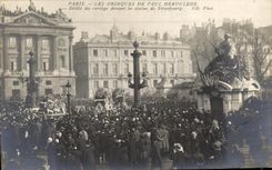 CPA Enterrement de Paul Deroulede 3 fevrier 1914 Les obseques Defile du cortege devant la statue de Strasbourg