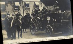 CPA Visite de SM Alphonse XIII a Paris SM le roi et le President de la Republique quittent la gare