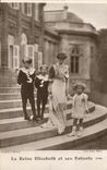CPA La reine Elisabeth et ses enfants Belgique 