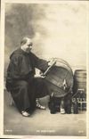 CPA Fantaisie Homme Un bon vivant Pretre Vin Alcool 