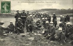 La POSTAL L infanteria de la VENDIMIA funciona de ella grande el alto de la preparacion de la Cruz Roja de Militaria del cafe