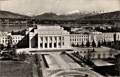 VINTAGE POSTCARD Geneva the palate of the United Nations and the chain of the Mount Blanc