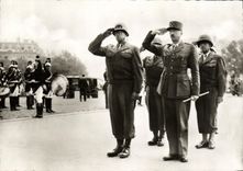 MODERN CARD Militaria 2nd world war Release of Paris the general Bradley E tle General Koenig in front of unknown soldier